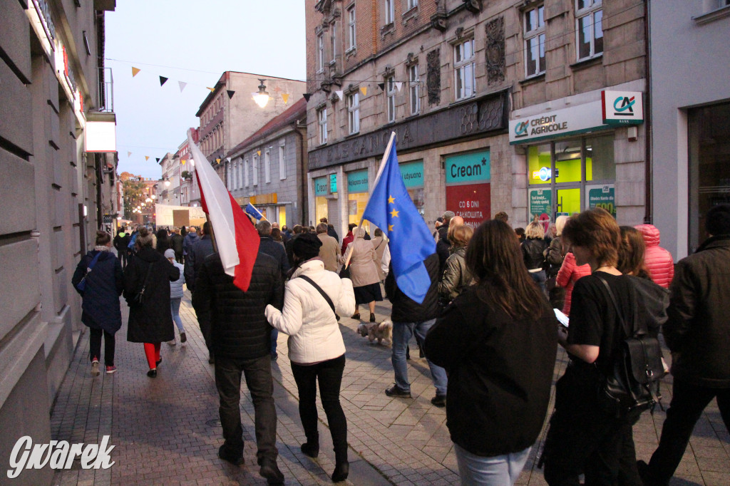 Protest na rynku. Szlaban dla PiS, zostajemy w UE