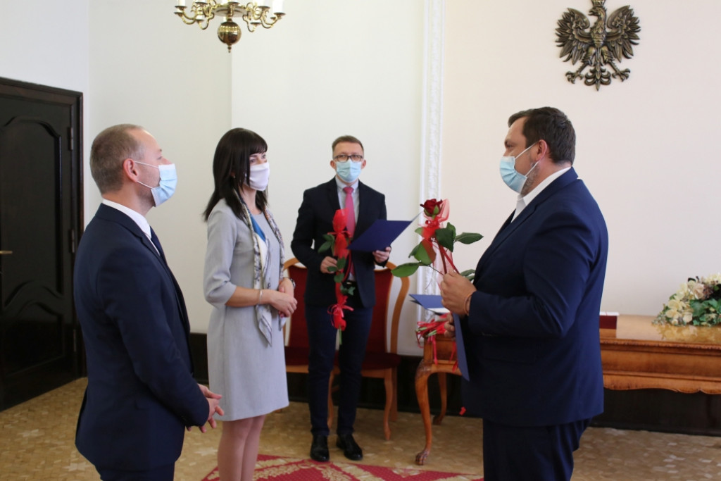 Nagrody dla dyrektorów i nauczycieli