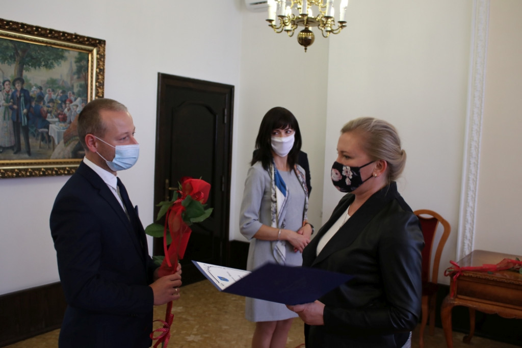 Nagrody dla dyrektorów i nauczycieli