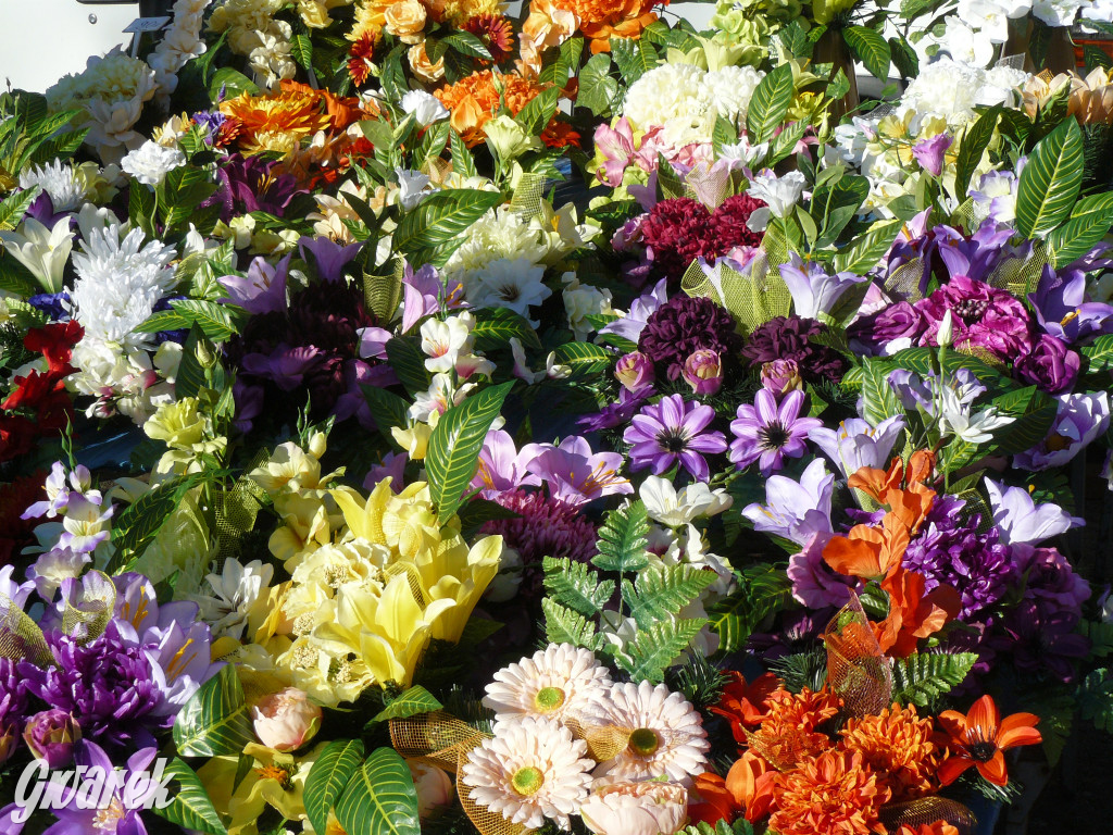 Tarnowskie Góry, targowisko. Po ile znicze?