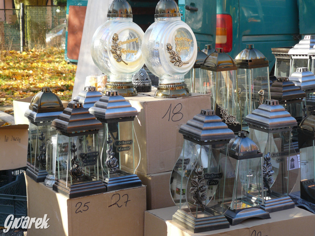 Tarnowskie Góry, targowisko. Po ile znicze?