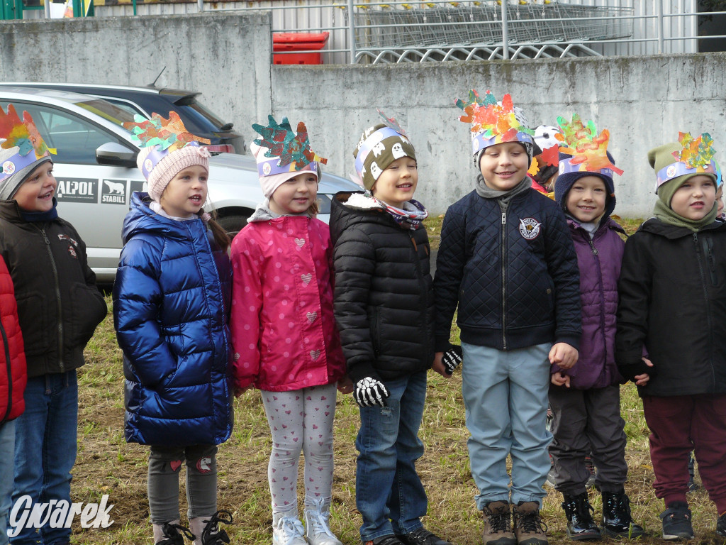 Osada Jana. Sadzenie drzew na skwerze przy Fiołków
