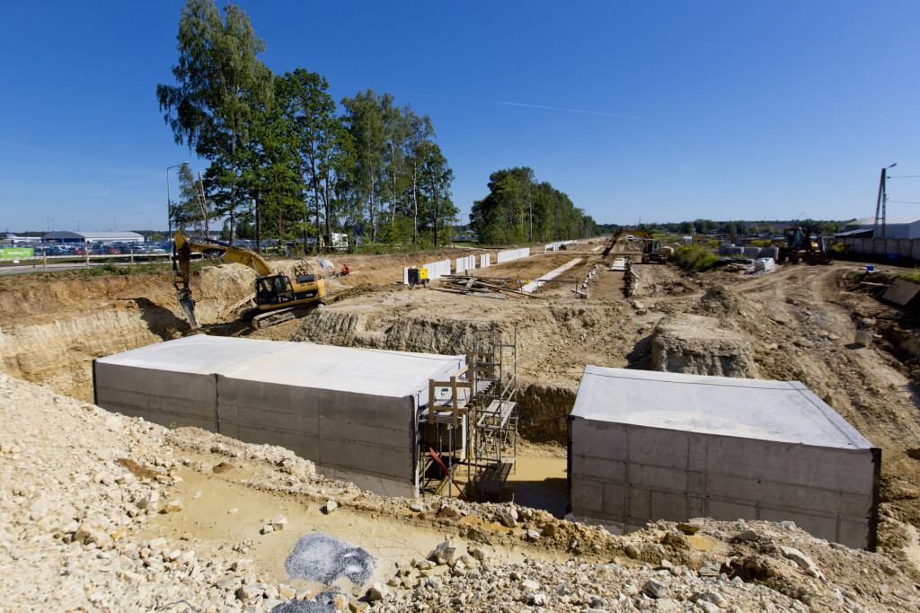 Kolej do Pyrzowic. Budowa wiaduktu i przejścia podziemnego
