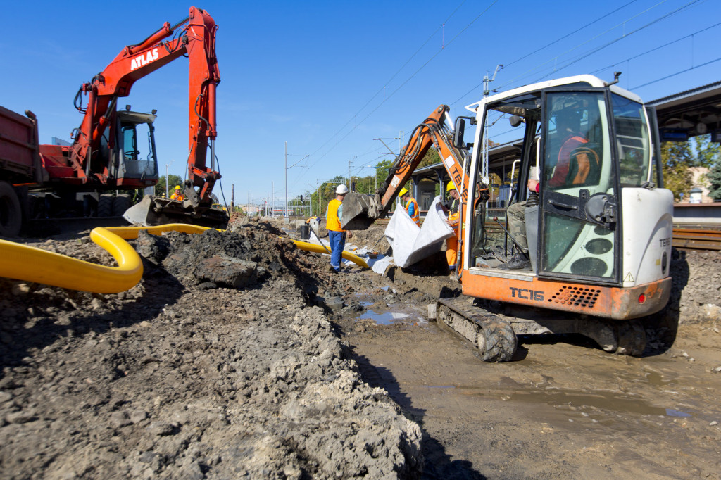 Kolej do Pyrzowic. Budowa wiaduktu i przejścia podziemnego