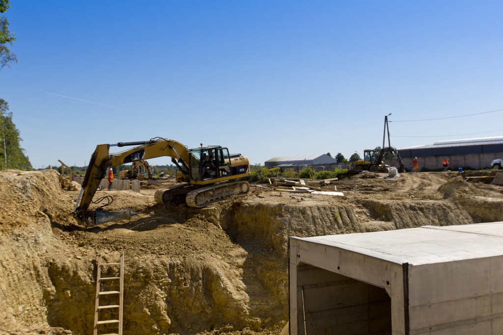 Kolej do Pyrzowic. Budowa wiaduktu i przejścia podziemnego