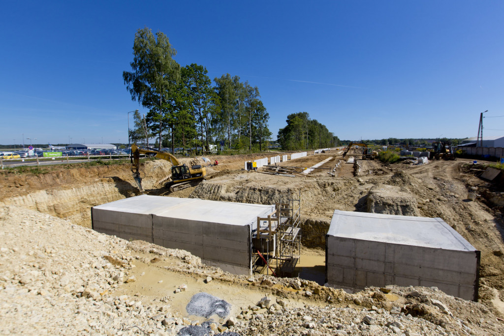 Kolej do Pyrzowic. Budowa wiaduktu i przejścia podziemnego