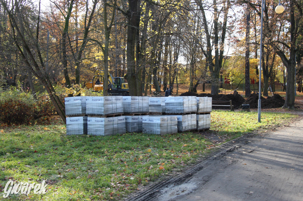 Tarnowskie Góry. Jeden plac zabaw prawie gotowy