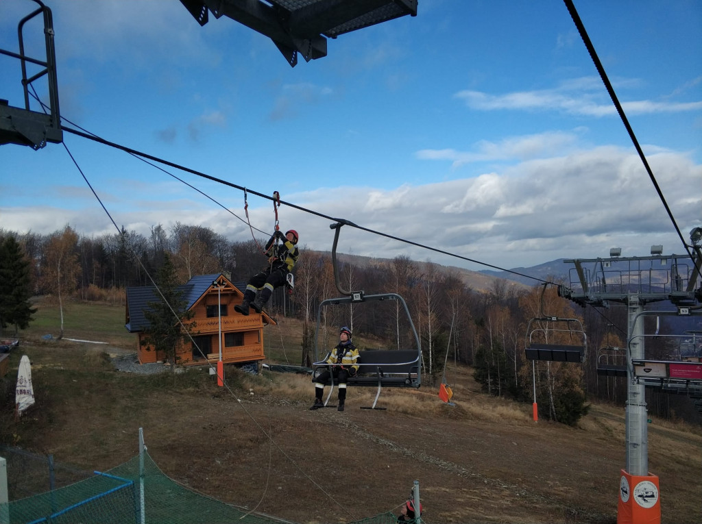 Strażacy z Radzionkowa szkolili się na kolejce linowej