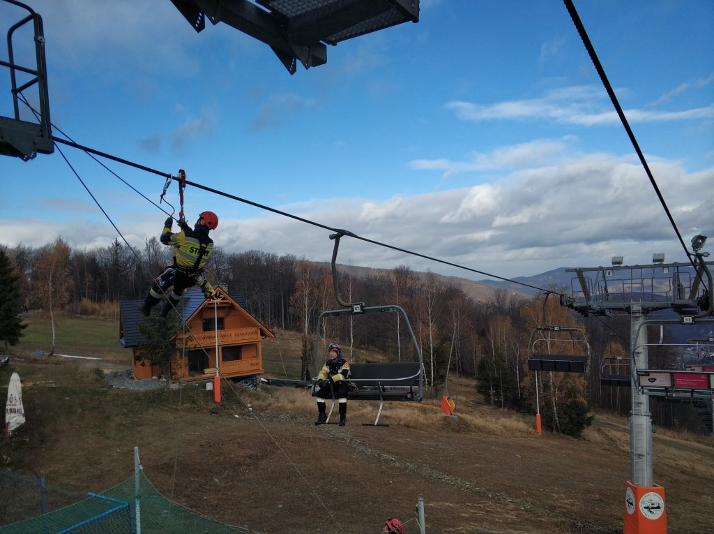 Strażacy z Radzionkowa szkolili się na kolejce linowej