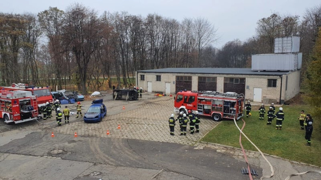 40 ochotników w komorze dymowej