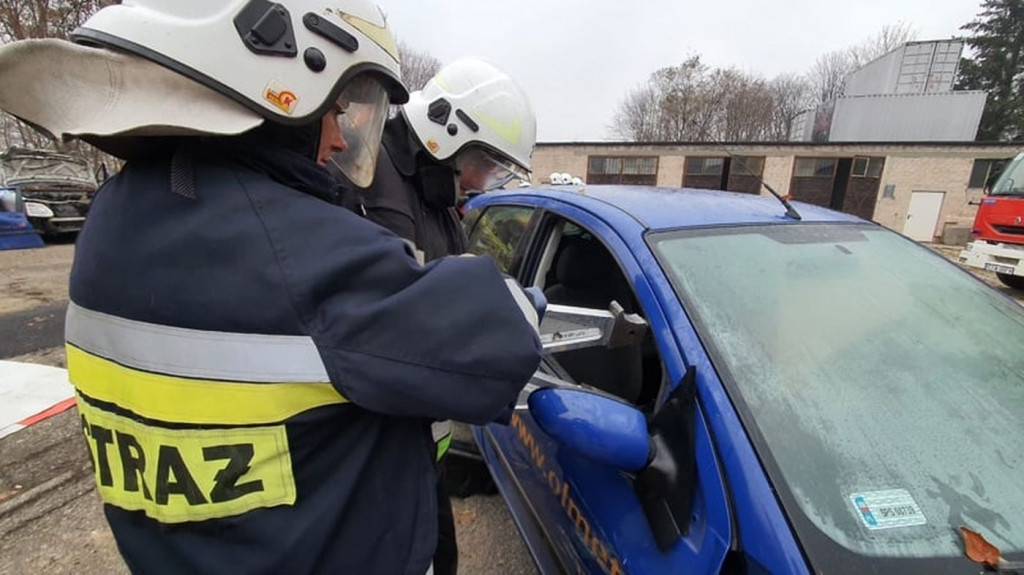 40 ochotników w komorze dymowej