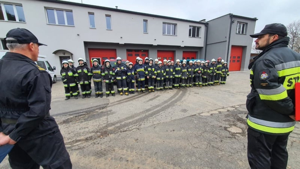 40 ochotników w komorze dymowej