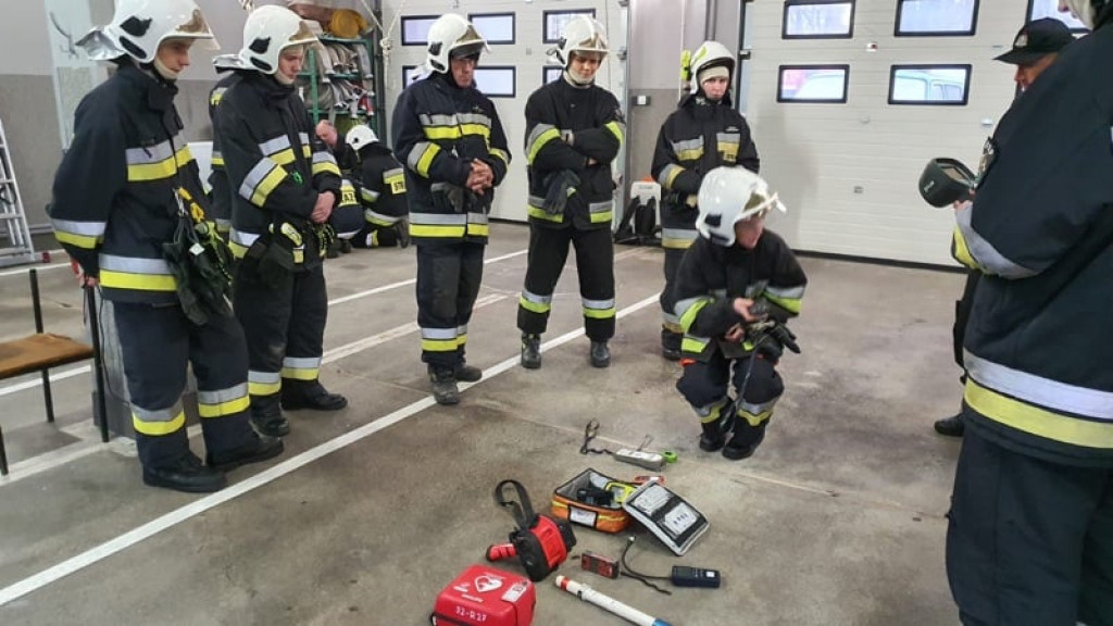 40 ochotników w komorze dymowej