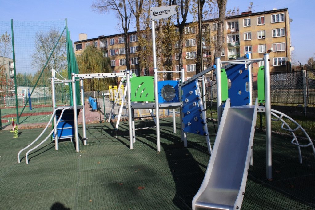 Centrum aktywności gotowe. Rolkowisko, plac zabaw i ścieżka zdrowia