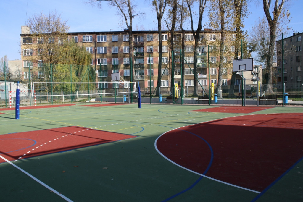 Centrum aktywności gotowe. Rolkowisko, plac zabaw i ścieżka zdrowia