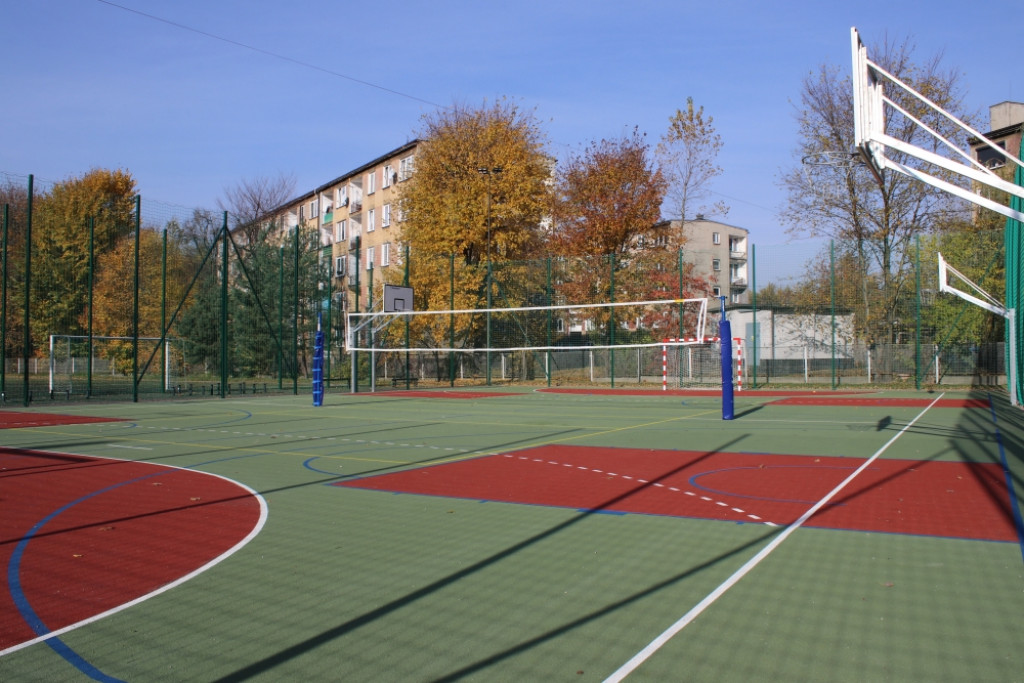 Centrum aktywności gotowe. Rolkowisko, plac zabaw i ścieżka zdrowia