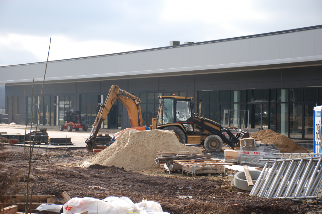 Świerklaniec. Budowa centrum handlowego przy parku