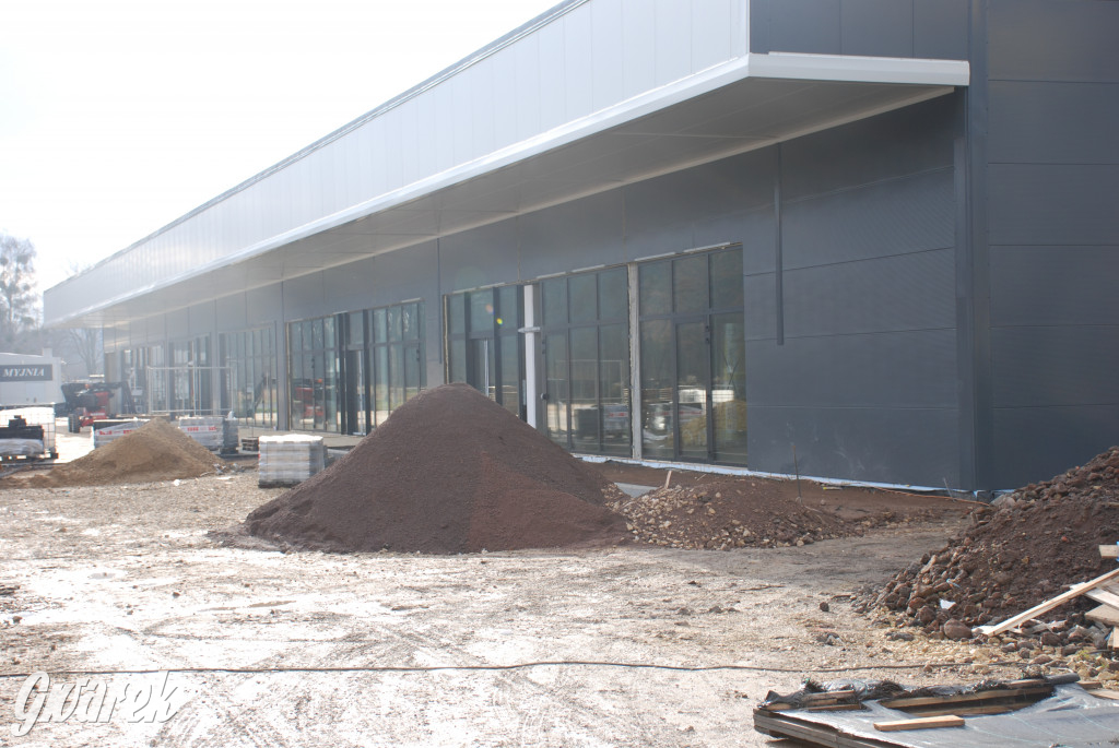 Świerklaniec. Budowa centrum handlowego przy parku