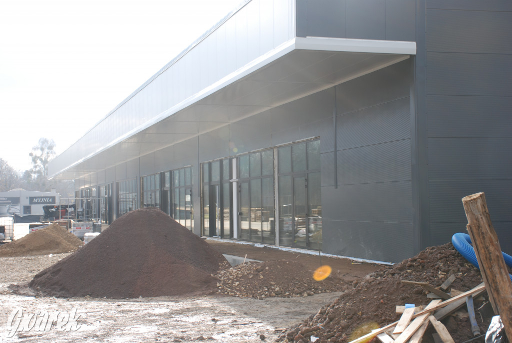 Świerklaniec. Budowa centrum handlowego przy parku