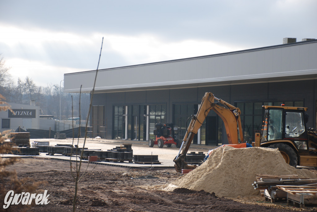 Świerklaniec. Budowa centrum handlowego przy parku