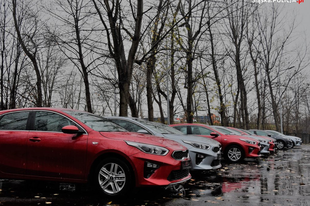 Nowe, cywilne radiowozy dla policji