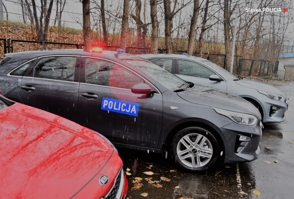 Nowe, cywilne radiowozy dla policji