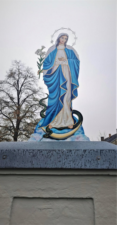 Figury przy kościele odzyskały dawny blask