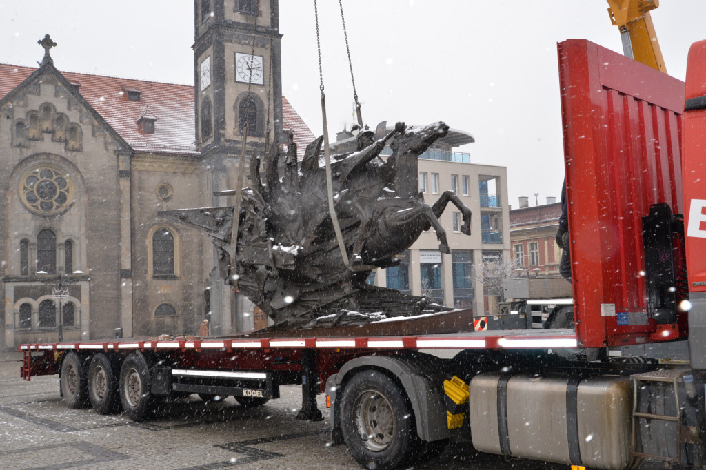 Pomnik króla Sobieskiego zabrany z Rynku
