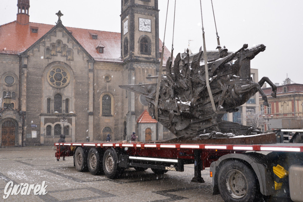 Pomnik króla Sobieskiego zabrany z Rynku