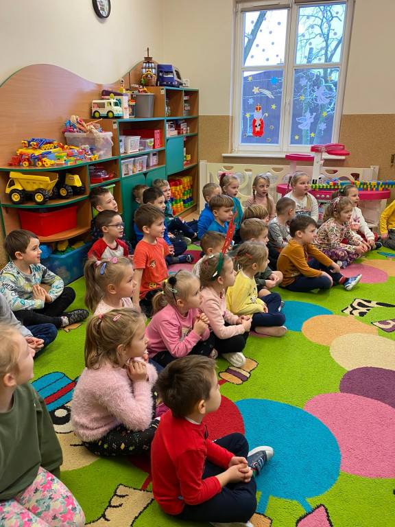 Mieszkańcy kupowali prezenty, Mikołaj je wręczył