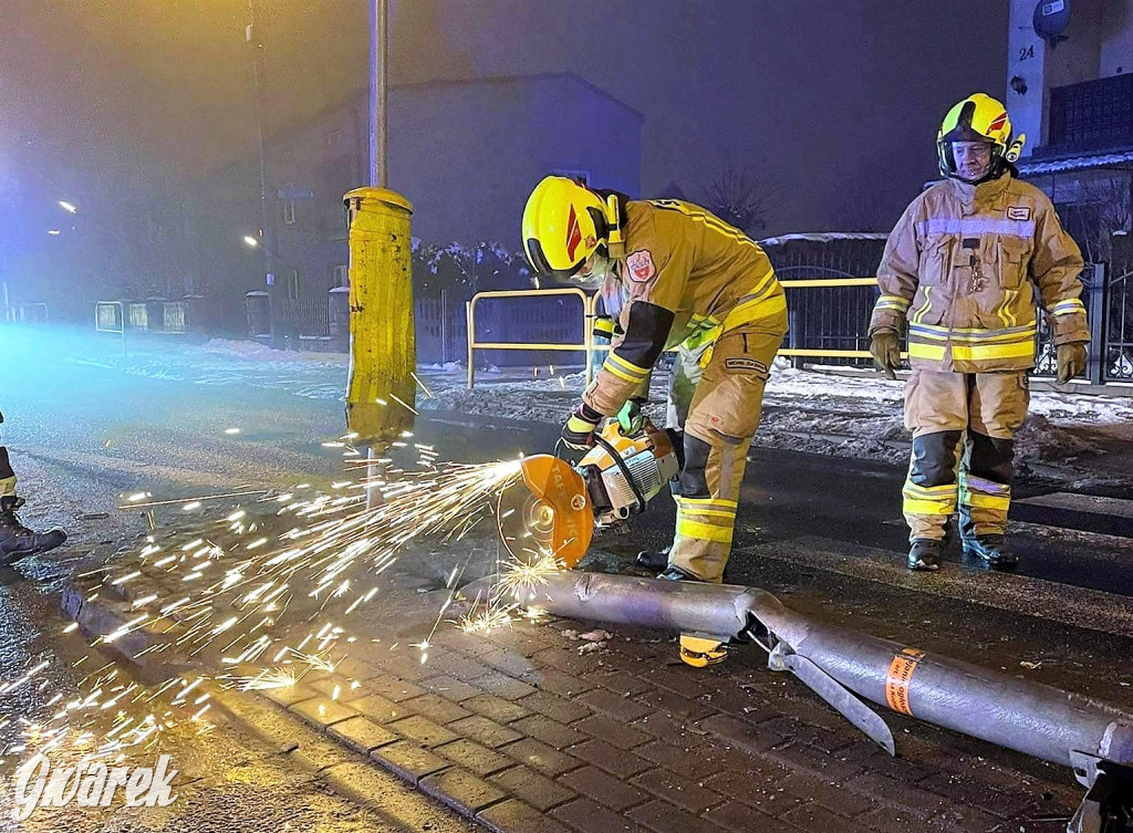 O krok od tragedii. TIR przewoził 20 ton...