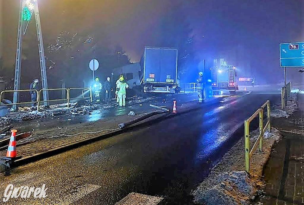 O krok od tragedii. TIR przewoził 20 ton...