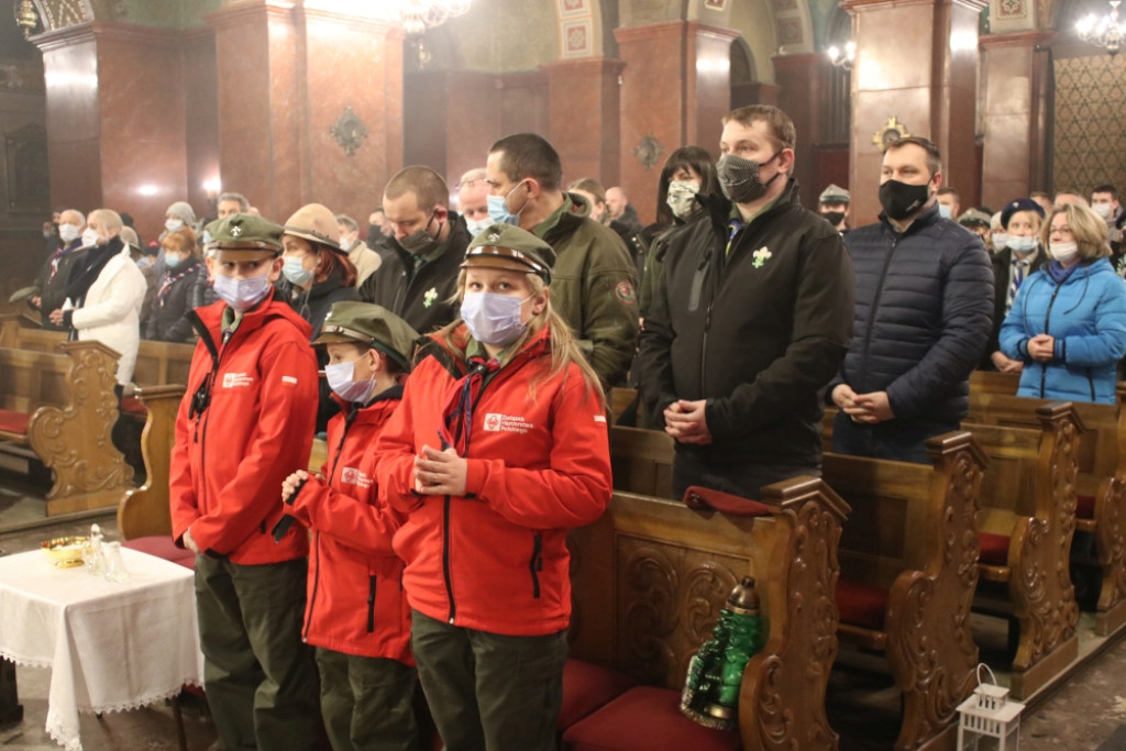 Choinka w Piekarach Śląskich rozświetlona