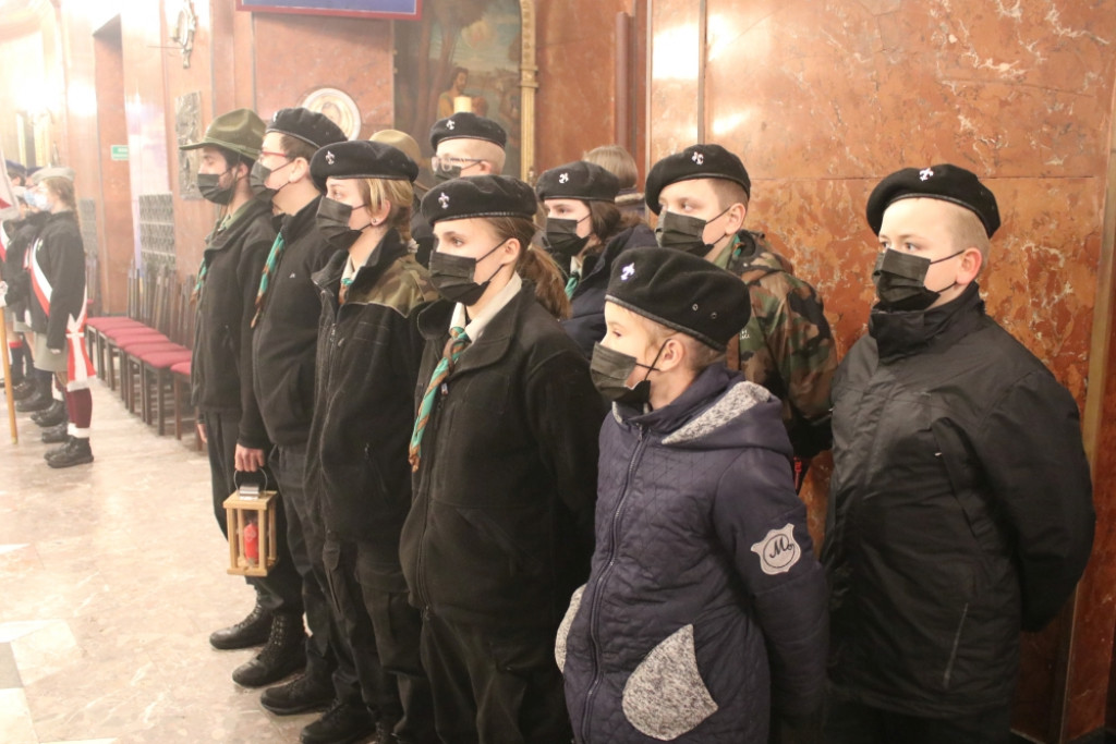 Choinka w Piekarach Śląskich rozświetlona