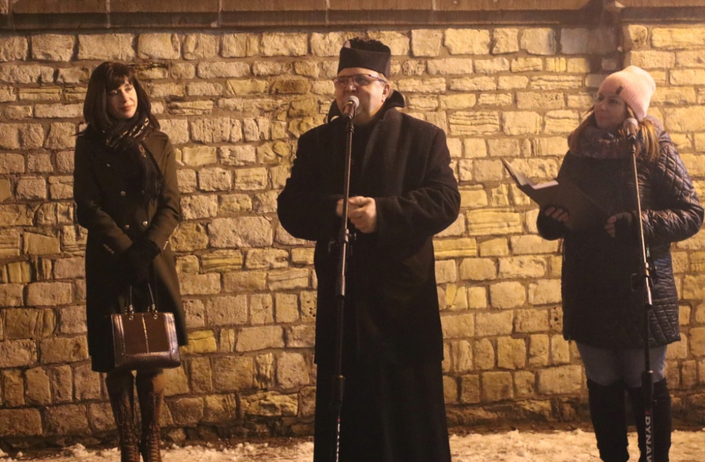 Choinka w Piekarach Śląskich rozświetlona