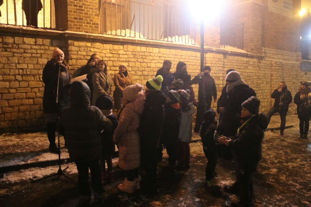 Choinka w Piekarach Śląskich rozświetlona