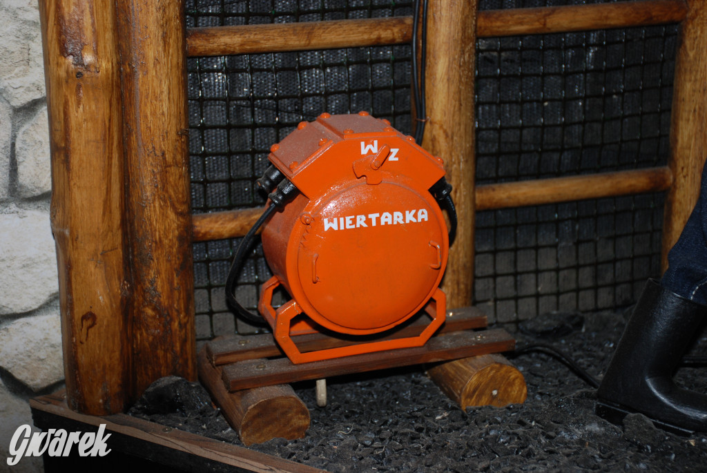 Budowa ruchomej szopki w Orzechu