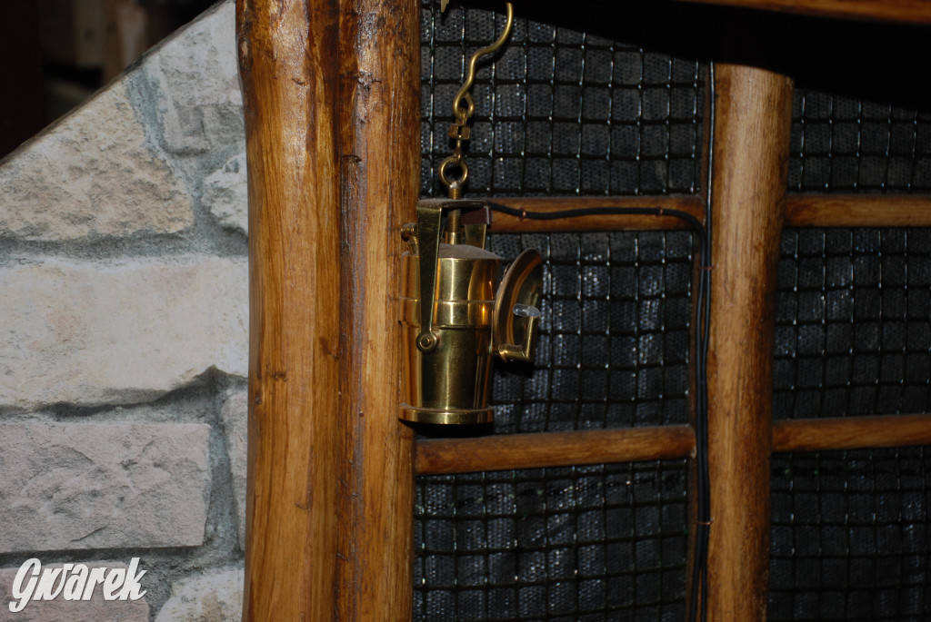 Budowa ruchomej szopki w Orzechu