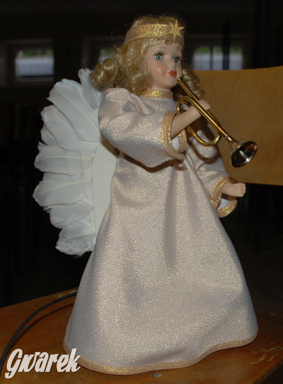 Budowa ruchomej szopki w Orzechu