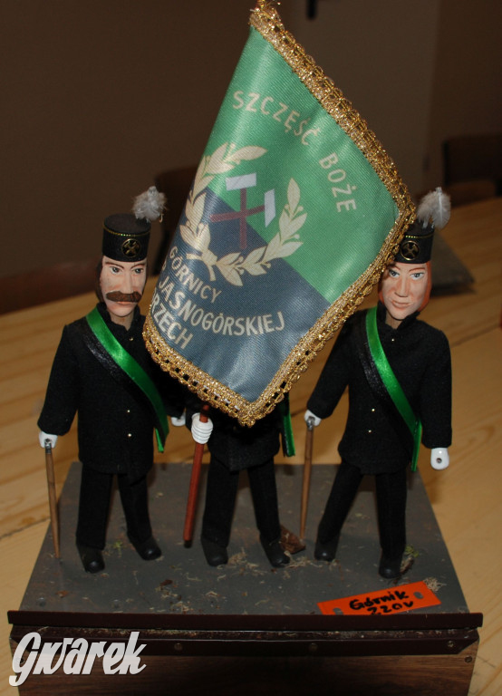 Budowa ruchomej szopki w Orzechu