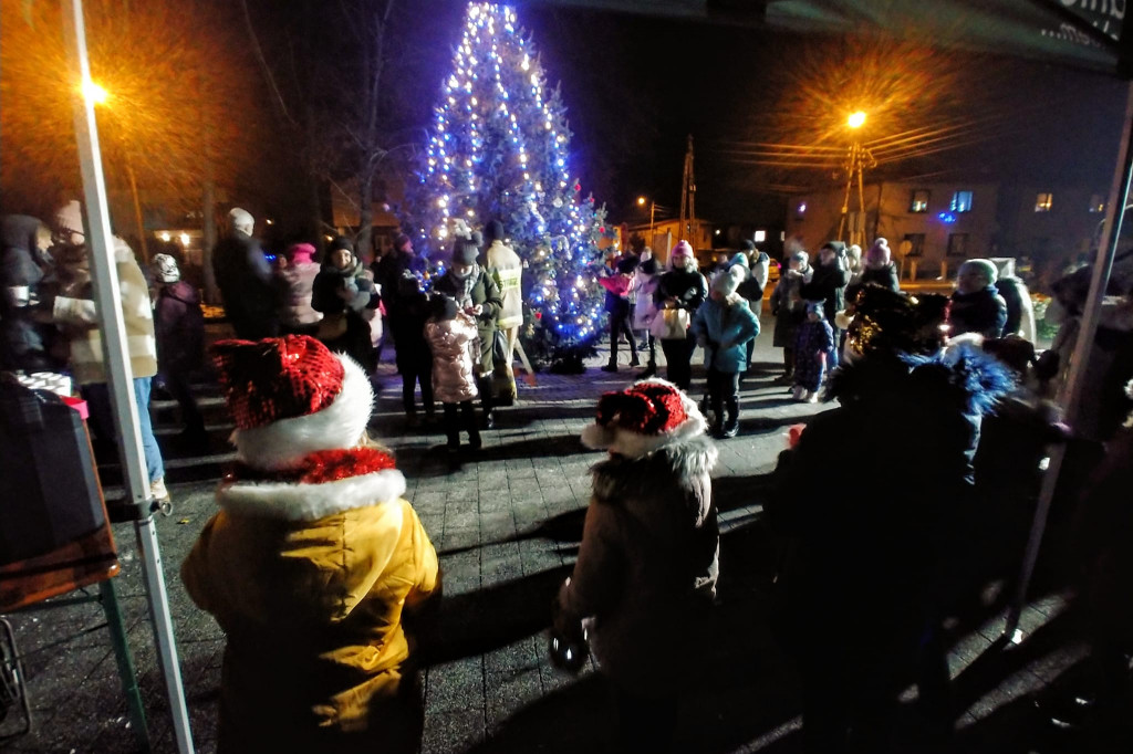 Wspólne strojenie choinki w Orzechu