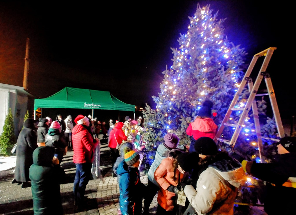Wspólne strojenie choinki w Orzechu