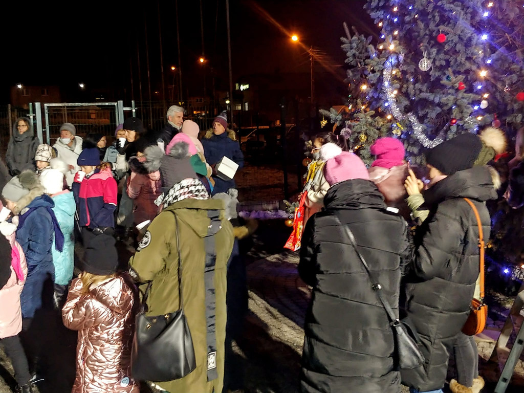 Wspólne strojenie choinki w Orzechu