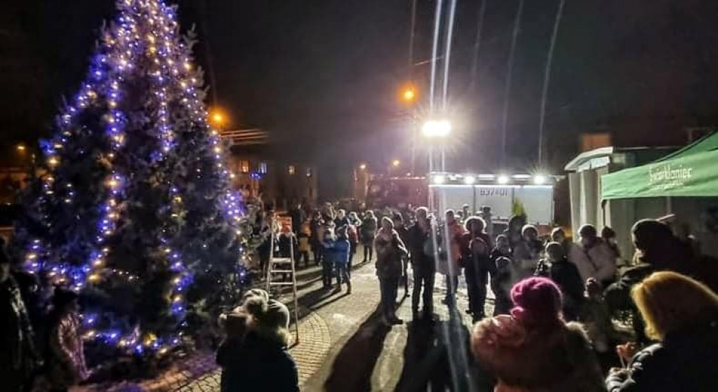 Wspólne strojenie choinki w Orzechu