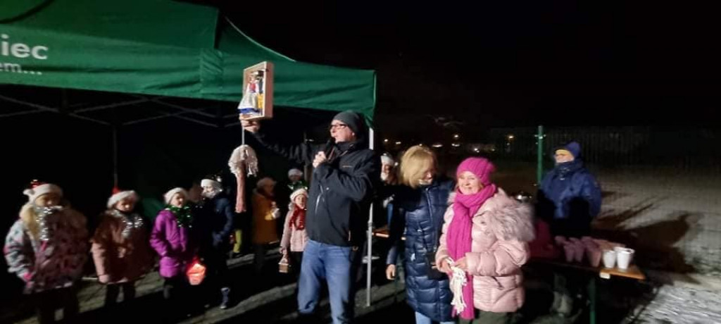 Wspólne strojenie choinki w Orzechu