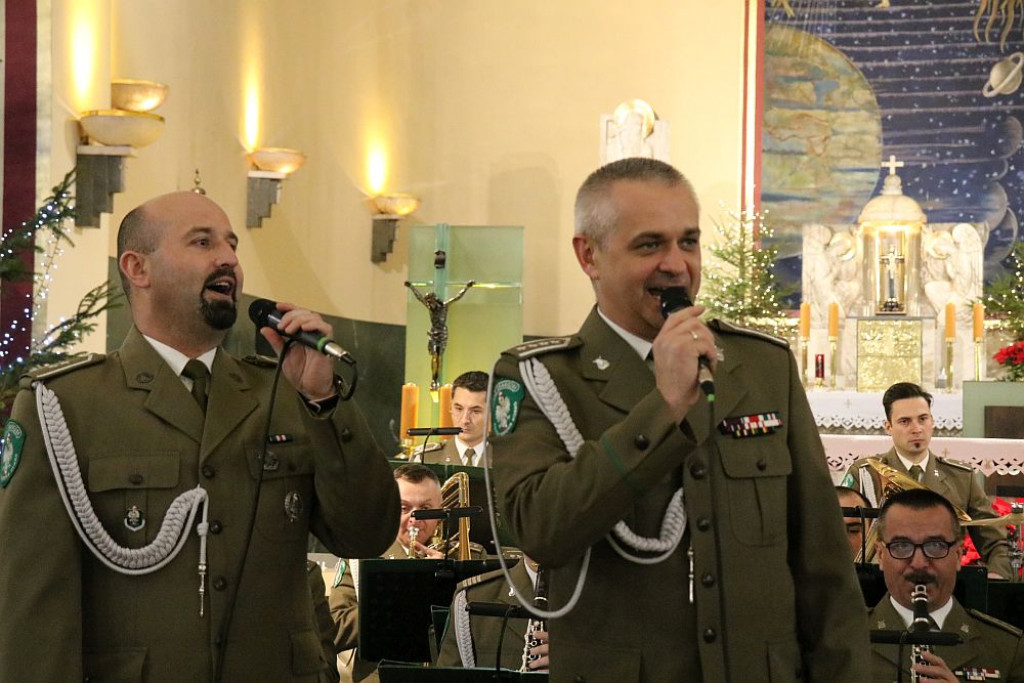 Straż graniczna grała w kościele kolędy
