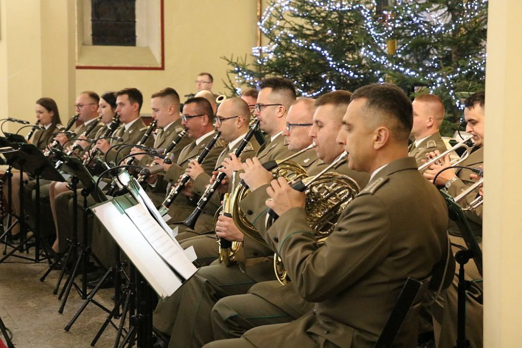 Straż graniczna grała w kościele kolędy