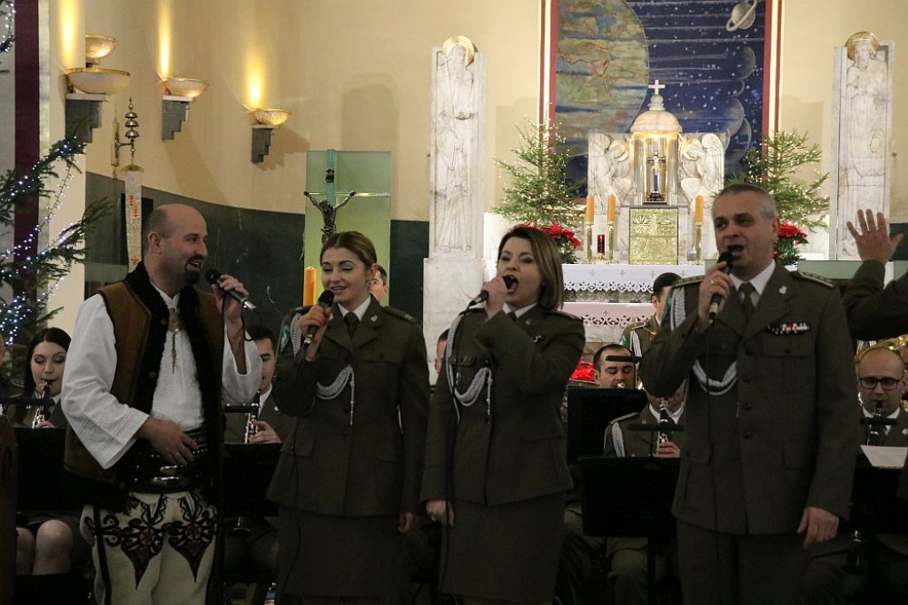 Straż graniczna grała w kościele kolędy