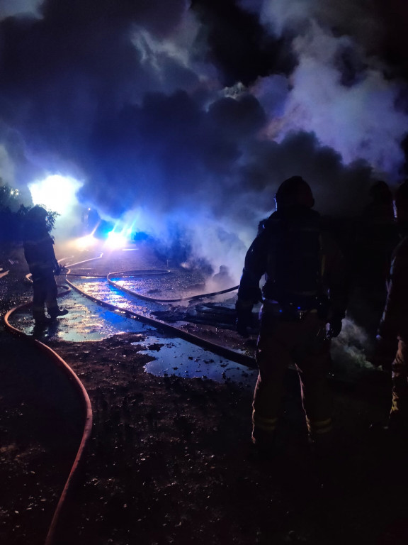 Pożar w stolarni, 7 zastępów w akcji