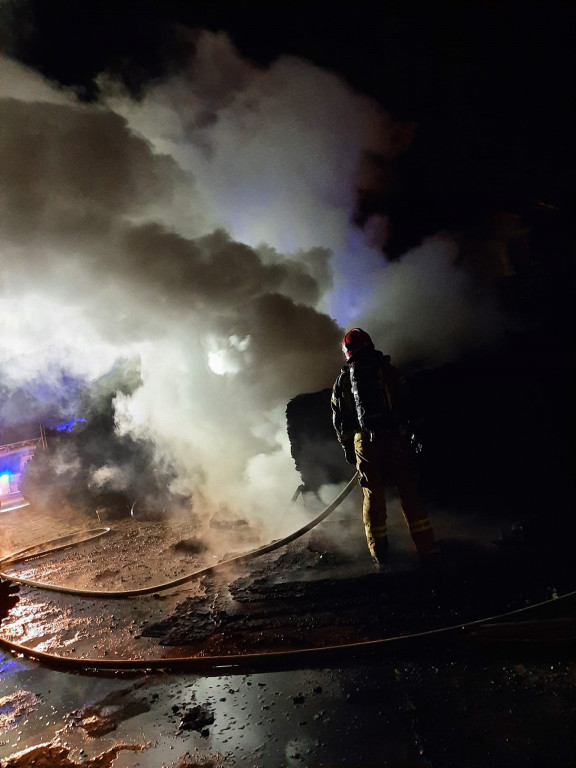 Pożar w stolarni, 7 zastępów w akcji